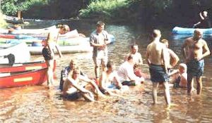 Gewehrgruppe unterwegs: Kanutour auf der Seeve
